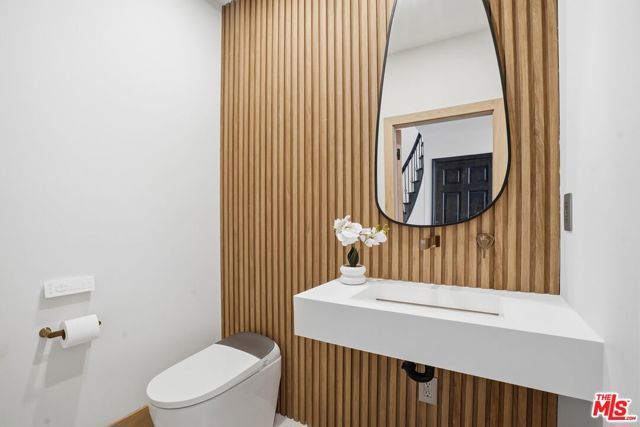 1036 El Medio Avenue, Pacific Palisades (los Angeles), CA 90272