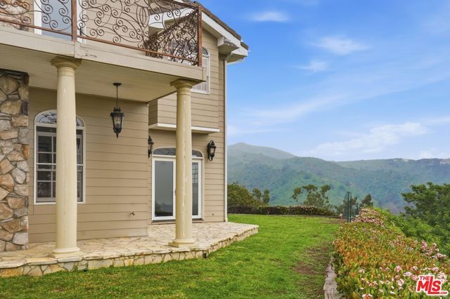 1036 El Medio Avenue, Pacific Palisades (los Angeles), CA 90272