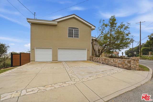 1036 El Medio Avenue, Pacific Palisades (los Angeles), CA 90272