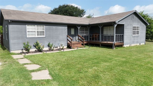 6676 Little Creek Drive, Quinlan, TX 75474