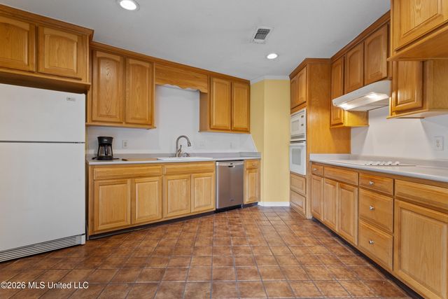 124 Shadowlawn Avenue, Pass Christian, MS 39571