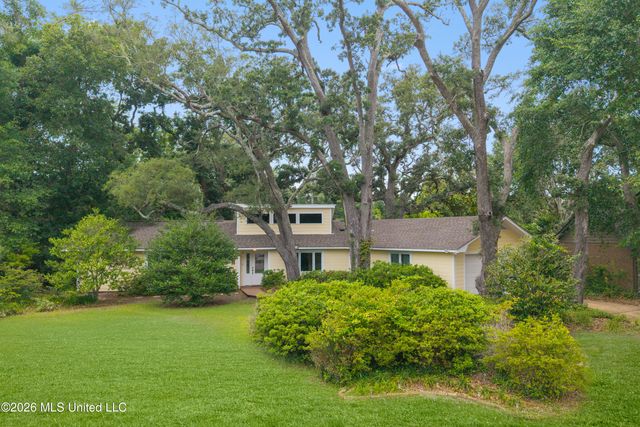 124 Shadowlawn Avenue, Pass Christian, MS 39571