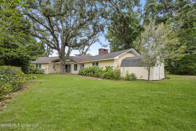 124 Shadowlawn Avenue, Pass Christian, MS 39571