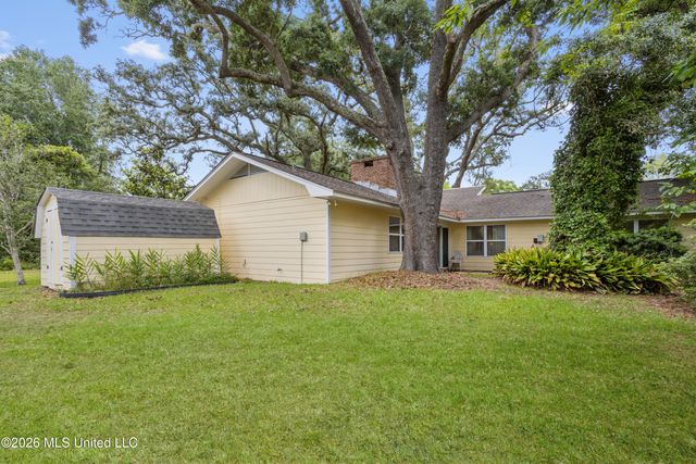 124 Shadowlawn Avenue, Pass Christian, MS 39571