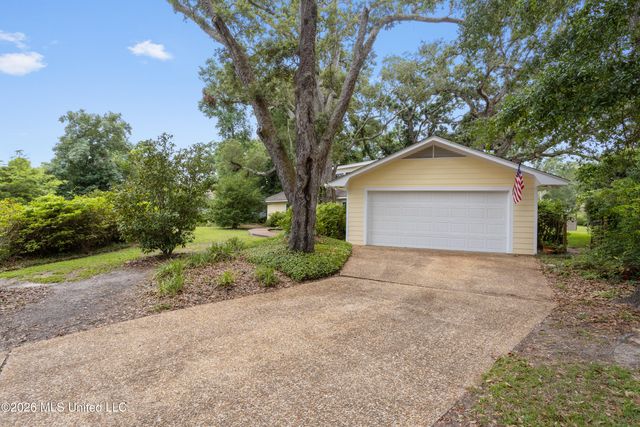124 Shadowlawn Avenue, Pass Christian, MS 39571