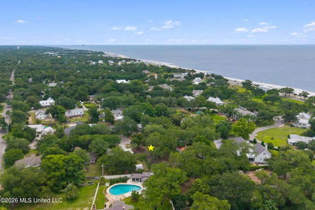 124 Shadowlawn Avenue, Pass Christian, MS 39571