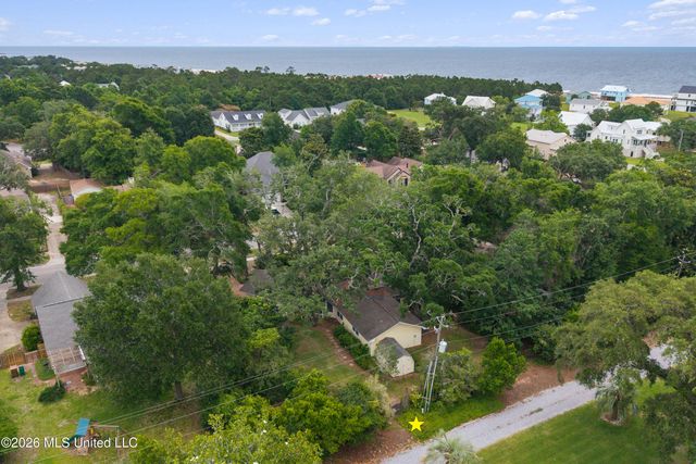 124 Shadowlawn Avenue, Pass Christian, MS 39571
