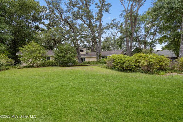 124 Shadowlawn Avenue, Pass Christian, MS 39571