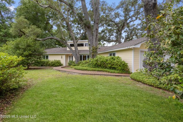 124 Shadowlawn Avenue, Pass Christian, MS 39571