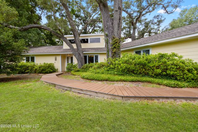 124 Shadowlawn Avenue, Pass Christian, MS 39571