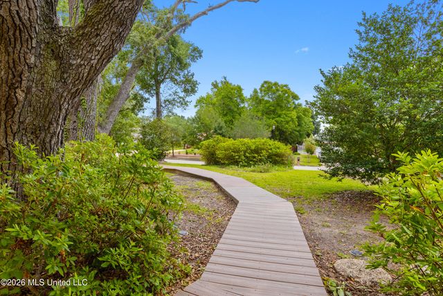 124 Shadowlawn Avenue, Pass Christian, MS 39571