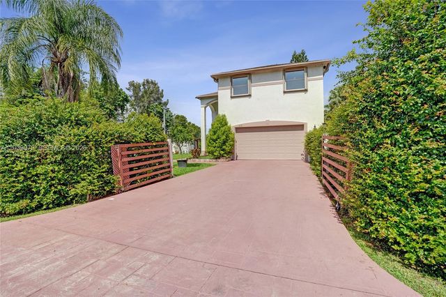 2151 NW 121st Ave, Plantation, FL 33323