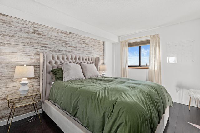 78 10th Street E 2004, Saint Paul, MN 55101