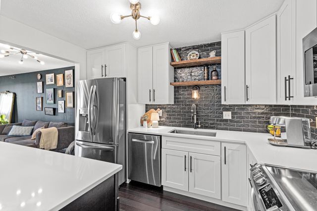 78 10th Street E 2004, Saint Paul, MN 55101