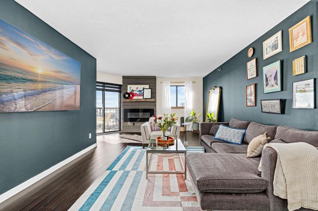 78 10th Street E 2004, Saint Paul, MN 55101