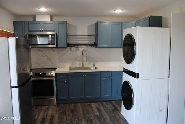 3324 W Avenue J10, Lancaster, CA 93536