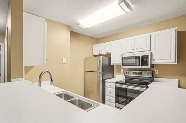 2458 Crystal Springs Drive, Hilliard, OH 43026