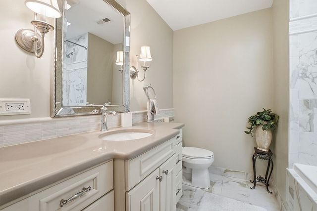 25817 W Cook Street, Wauconda, IL 60084