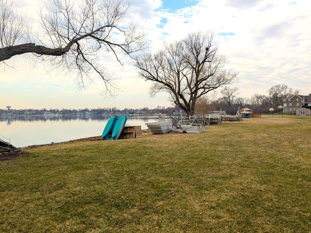 25817 W Cook Street, Wauconda, IL 60084