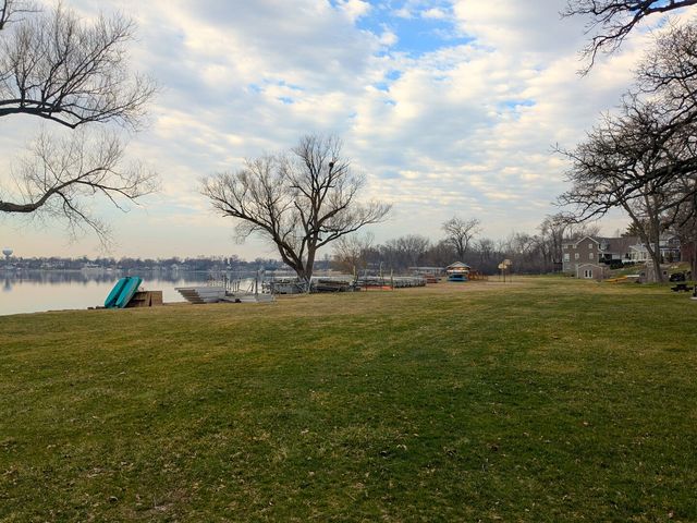 25817 W Cook Street, Wauconda, IL 60084