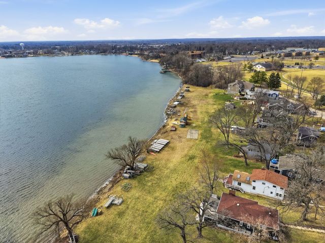 25817 W Cook Street, Wauconda, IL 60084