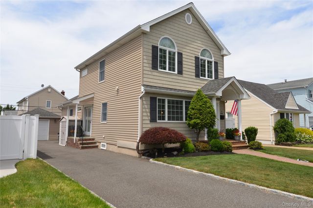 2698 Rosebud Avenue, Merrick, NY 11566