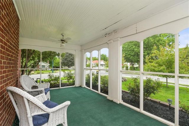 1525 W Lexington Avenue, Independence, MO 64052