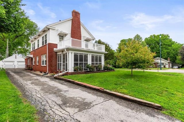 1525 W Lexington Avenue, Independence, MO 64052