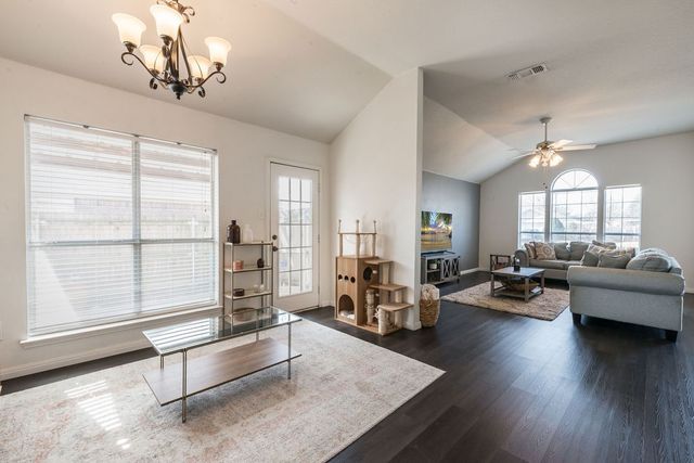 1117 Darren Drive, Burleson, TX 76028