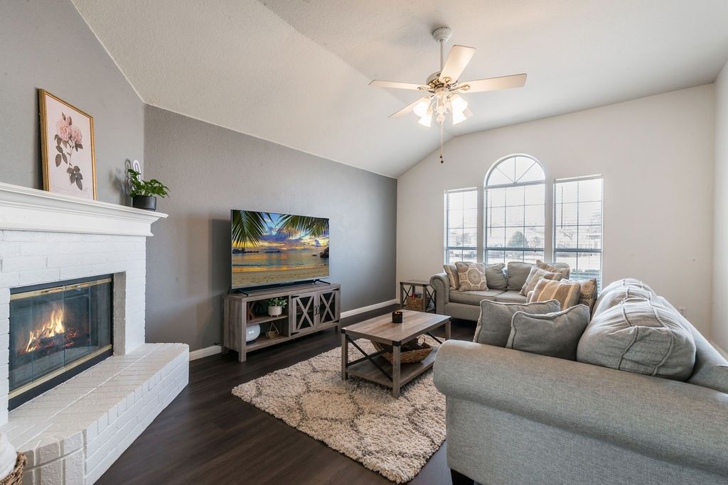 1117 Darren Drive, Burleson, TX 76028