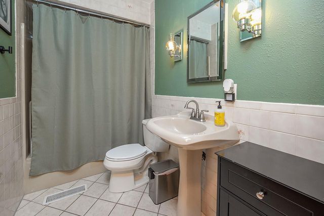 W143S7066 Belmont DRIVE, Muskego, WI 53150