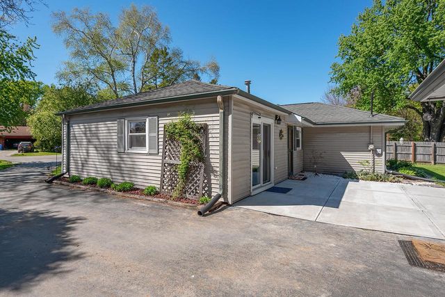 W143S7066 Belmont DRIVE, Muskego, WI 53150