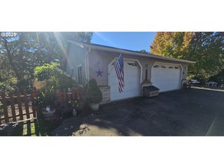 1525 BRAUNDA Dr, Roseburg, OR 97470