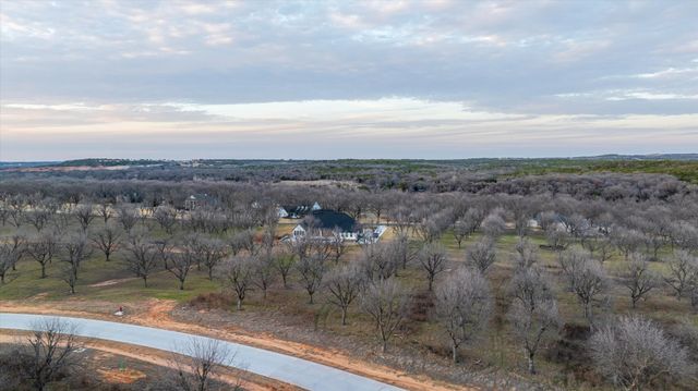 2160 E Landings N, Granbury, TX 76049