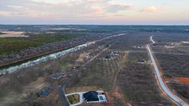 2160 E Landings N, Granbury, TX 76049
