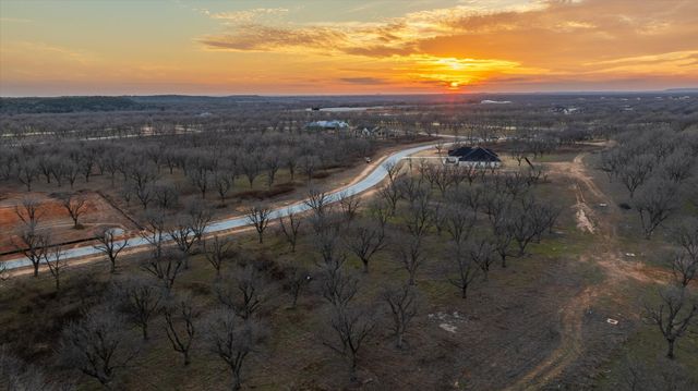 2160 E Landings N, Granbury, TX 76049