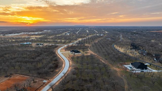 2160 E Landings N, Granbury, TX 76049