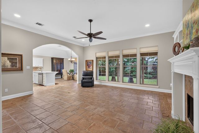 323 Oakland Place, Bossier City, LA 71112