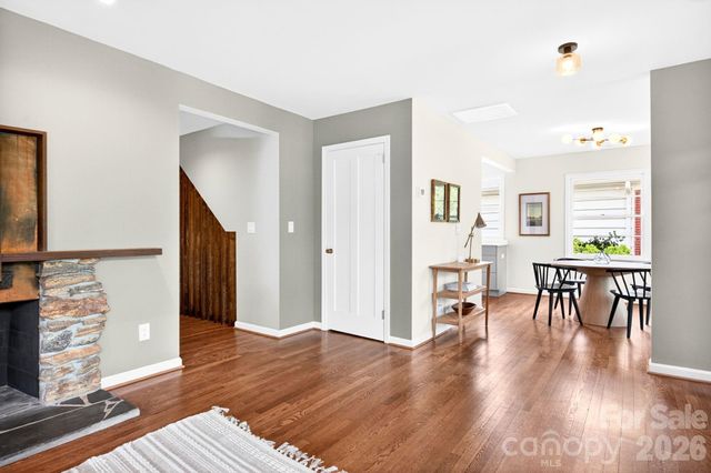 4 Baird Lane, Asheville, NC 28804