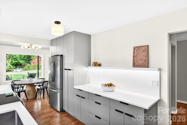 4 Baird Lane, Asheville, NC 28804