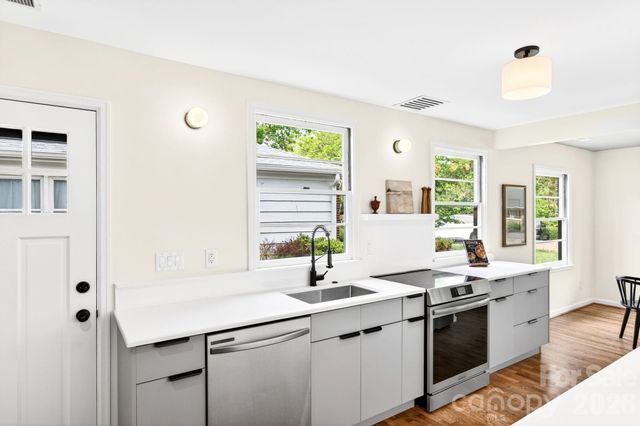 4 Baird Lane, Asheville, NC 28804
