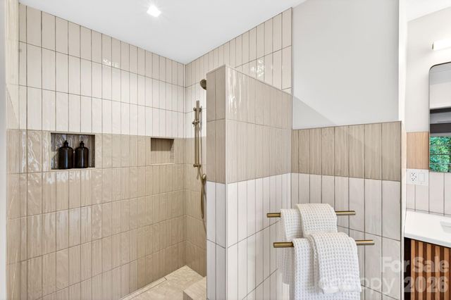 4 Baird Lane, Asheville, NC 28804