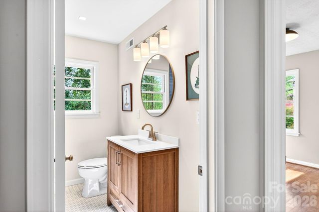 4 Baird Lane, Asheville, NC 28804