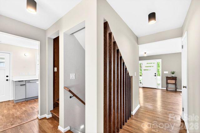 4 Baird Lane, Asheville, NC 28804