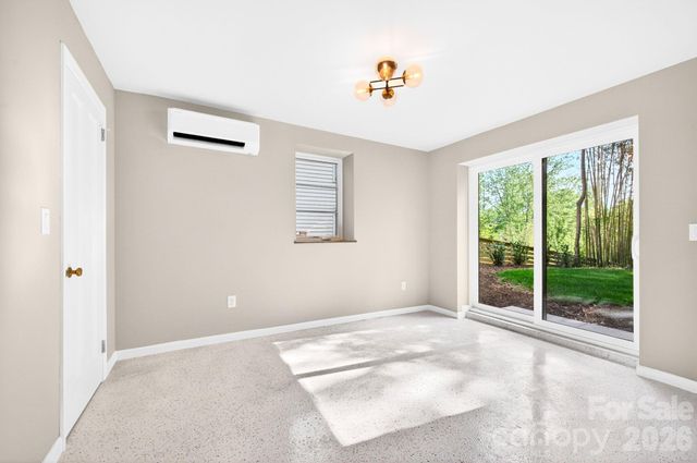 4 Baird Lane, Asheville, NC 28804