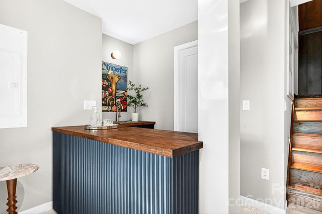 4 Baird Lane, Asheville, NC 28804