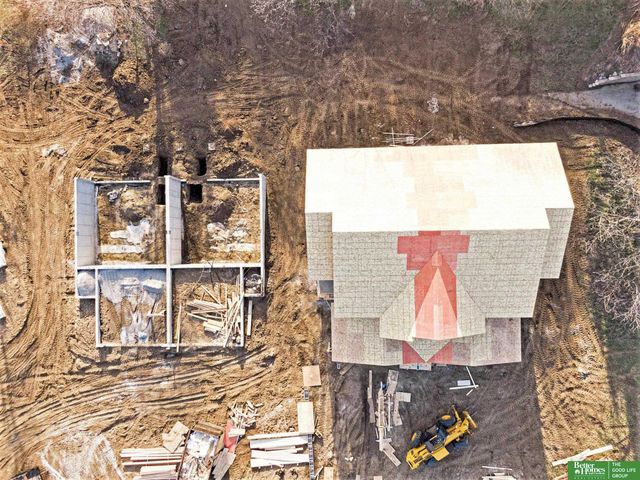 7166 N 79th Court, Omaha, NE 68122