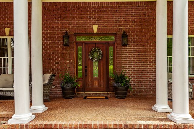 311 Pond Dr, Gallatin, TN 37066