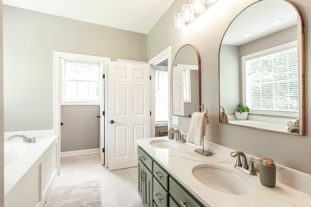 311 Pond Dr, Gallatin, TN 37066