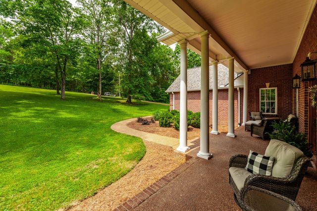 311 Pond Dr, Gallatin, TN 37066